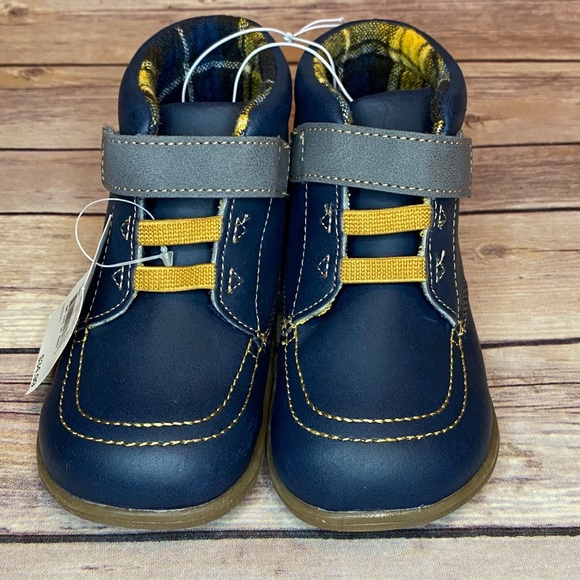 NWT Boys Winter Boots - Picture 2 of 3